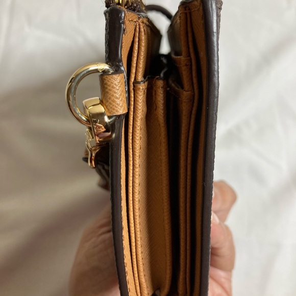 🔥🔥🔥Price Drop $45 MICHAEL KORS
Adele Logo Smartphone Wallet: Brown 🔥🔥🔥 - Picture 2 of 11